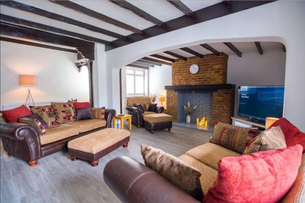 A Bright And Spacious Gem Staines-upon-Thames Dış mekan fotoğraf