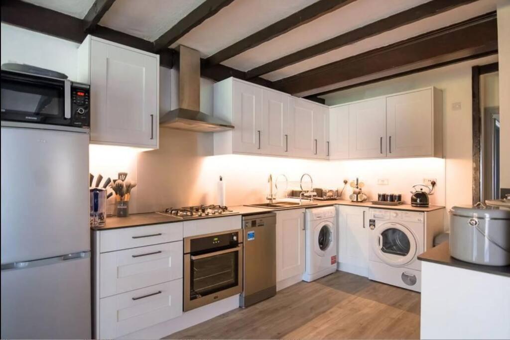 A Bright And Spacious Gem Staines-upon-Thames Dış mekan fotoğraf