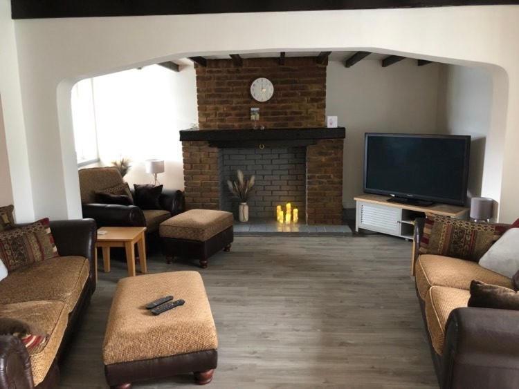 A Bright And Spacious Gem Staines-upon-Thames Dış mekan fotoğraf
