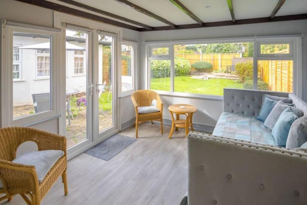 A Bright And Spacious Gem Staines-upon-Thames Dış mekan fotoğraf