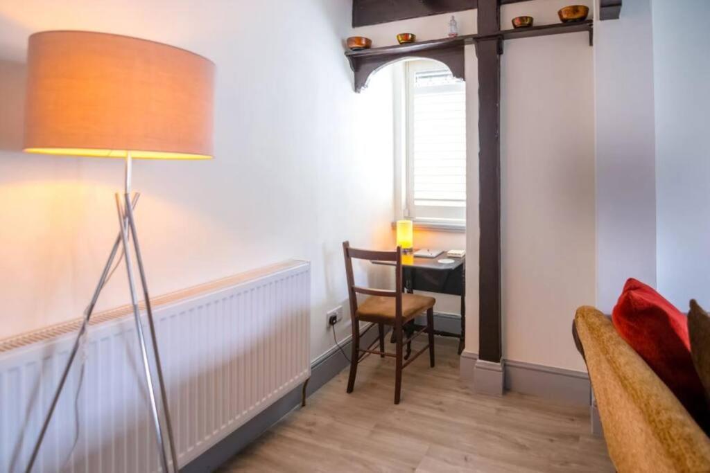 A Bright And Spacious Gem Staines-upon-Thames Dış mekan fotoğraf