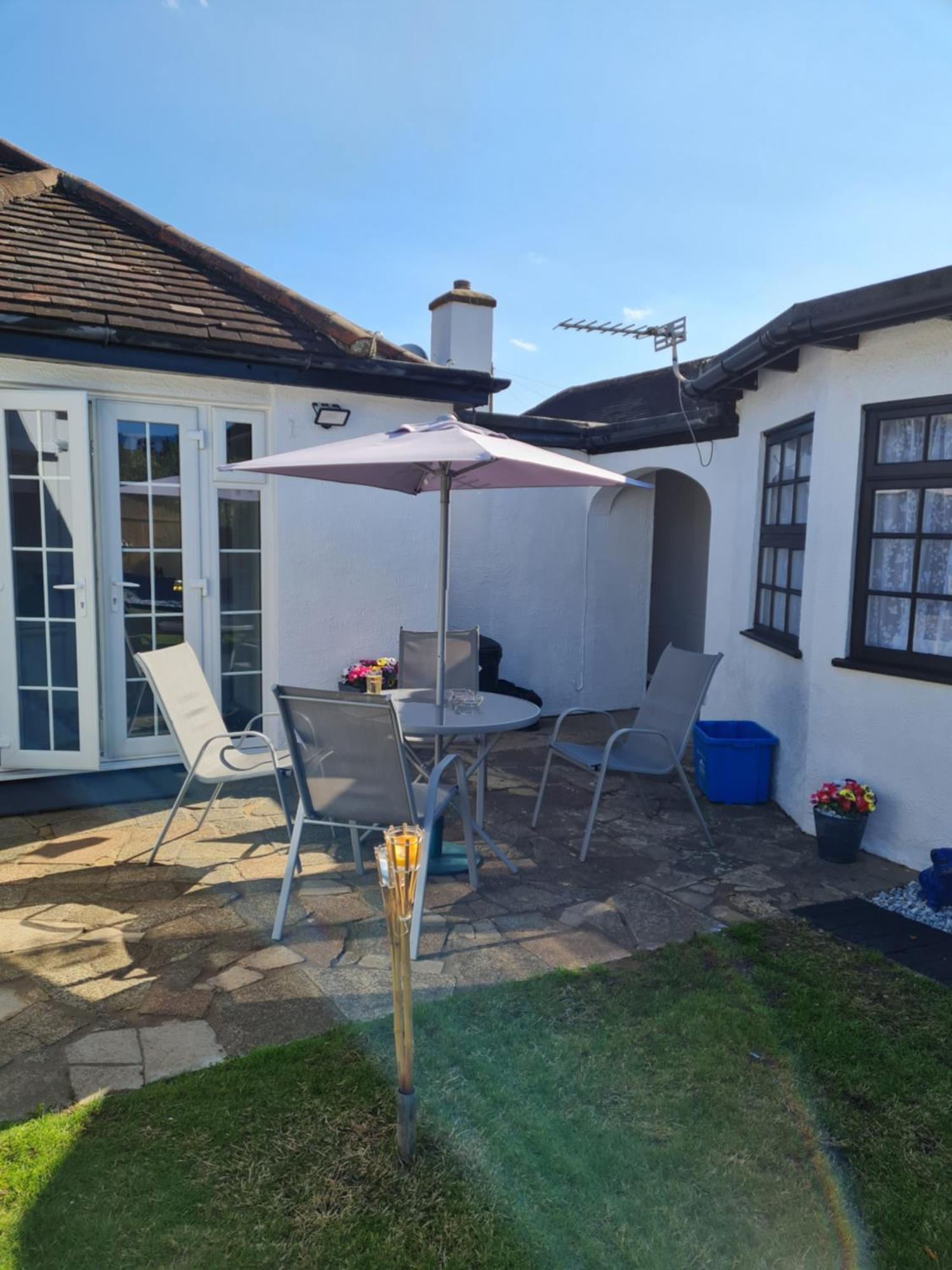 A Bright And Spacious Gem Staines-upon-Thames Dış mekan fotoğraf