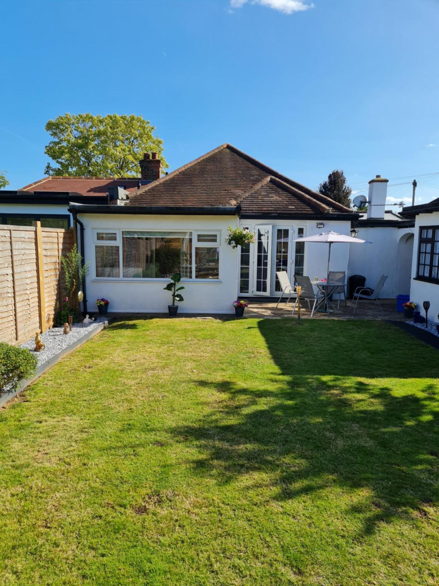 A Bright And Spacious Gem Staines-upon-Thames Dış mekan fotoğraf