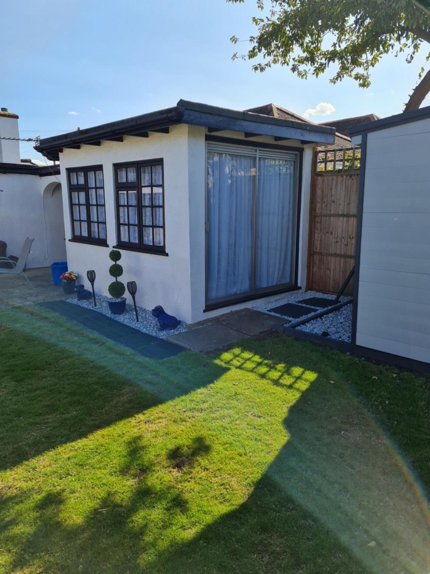 A Bright And Spacious Gem Staines-upon-Thames Dış mekan fotoğraf